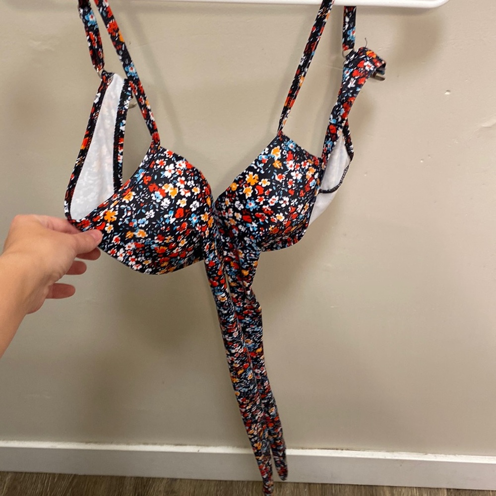 Never worn bikini tie piece